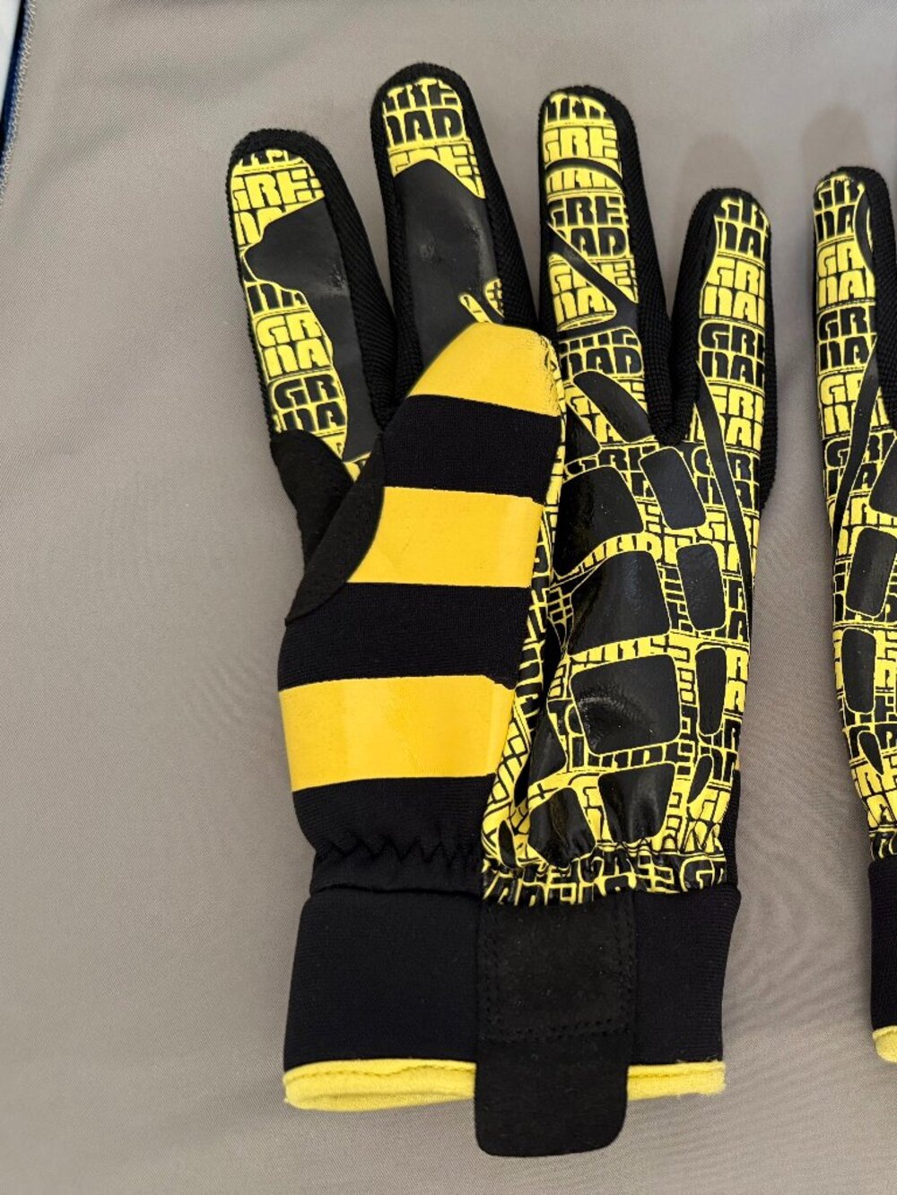 Vintage Grenade Draw CC935 Pipe Gloves Yellow Black All-Over Print Snowboard XL